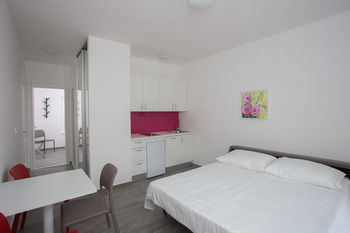Huoneisto Apartments Villa Lukas